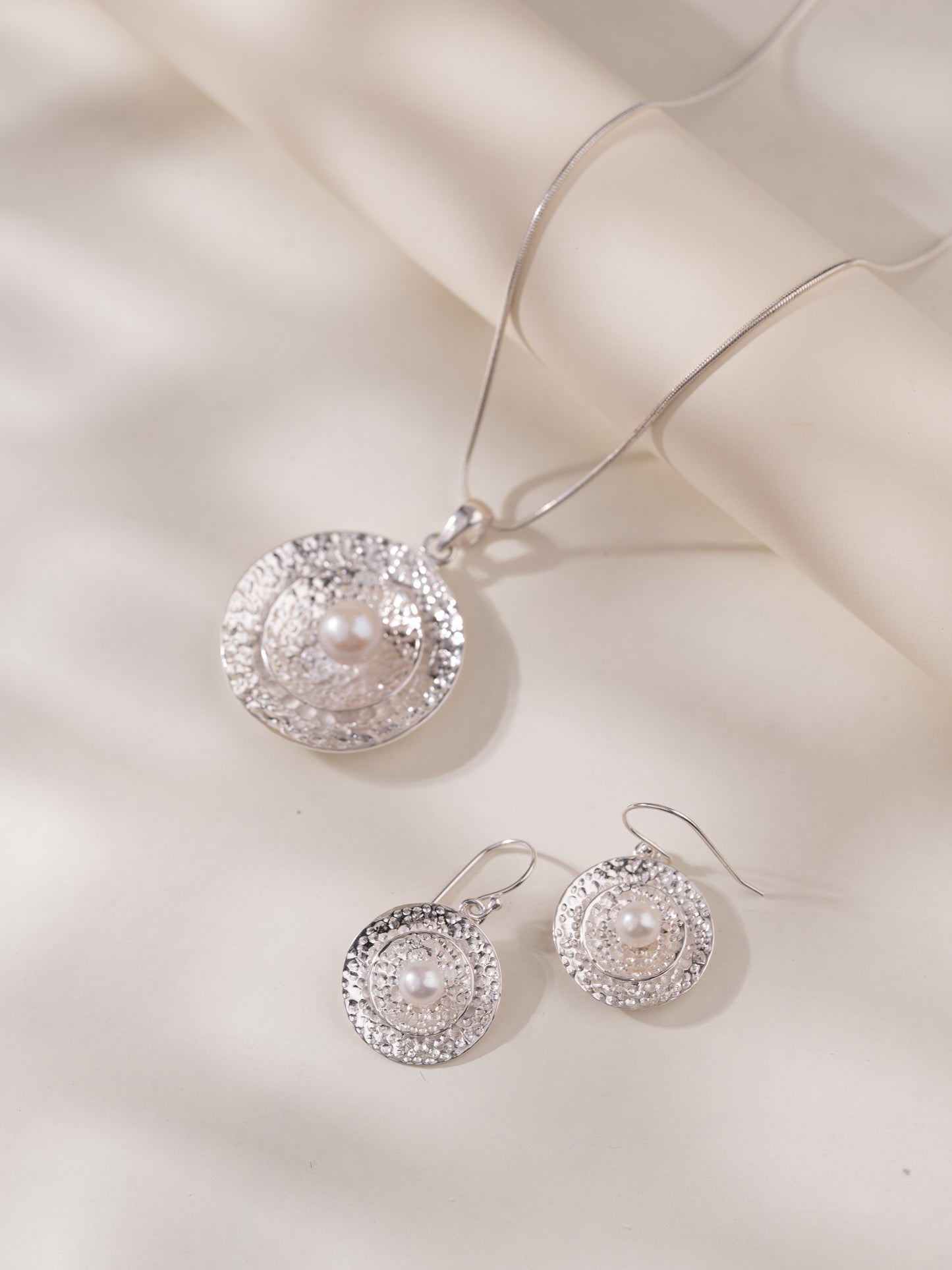Tvesha Silver Pendant Set