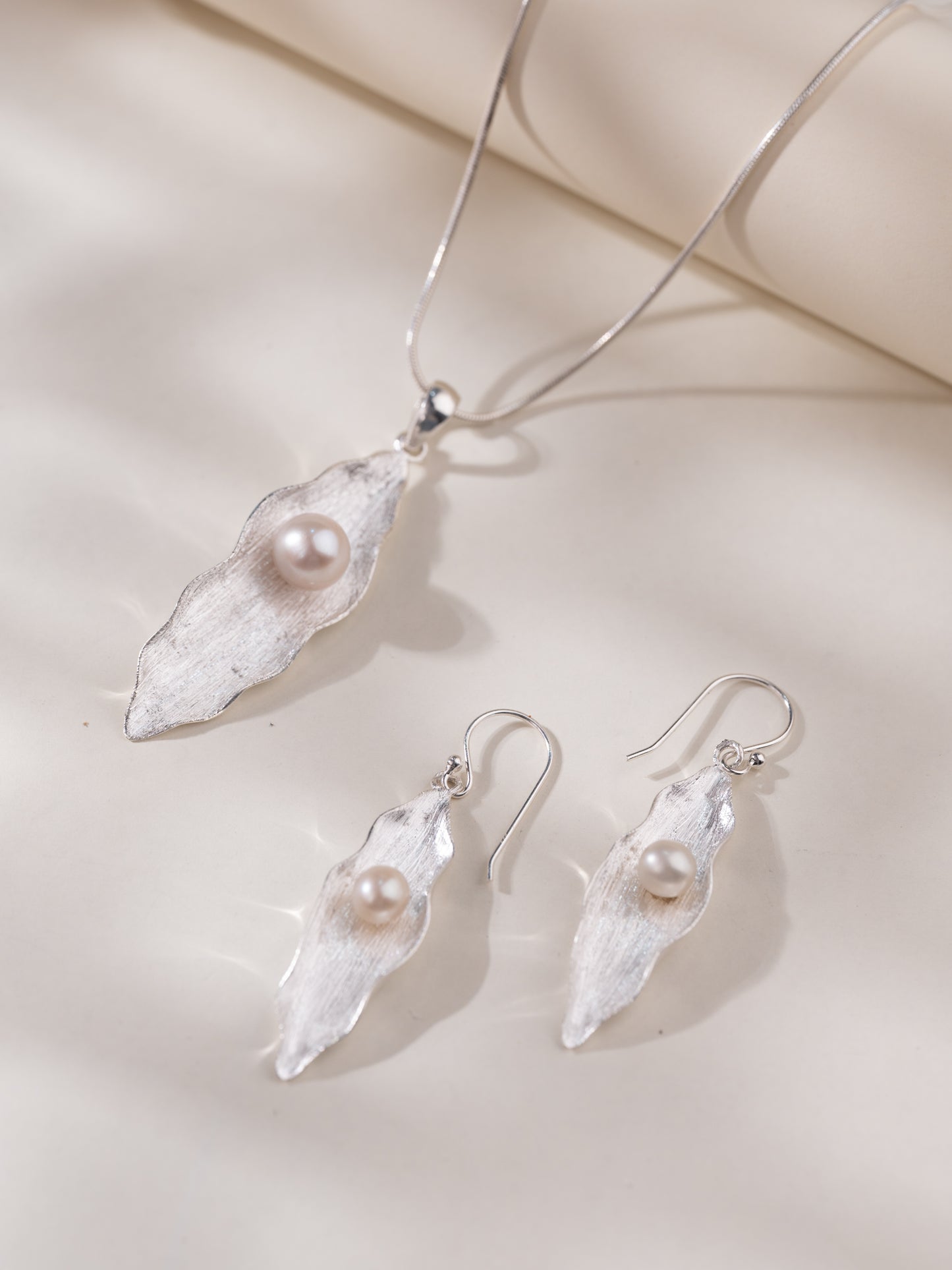 Aarna Pearl Pendant Set