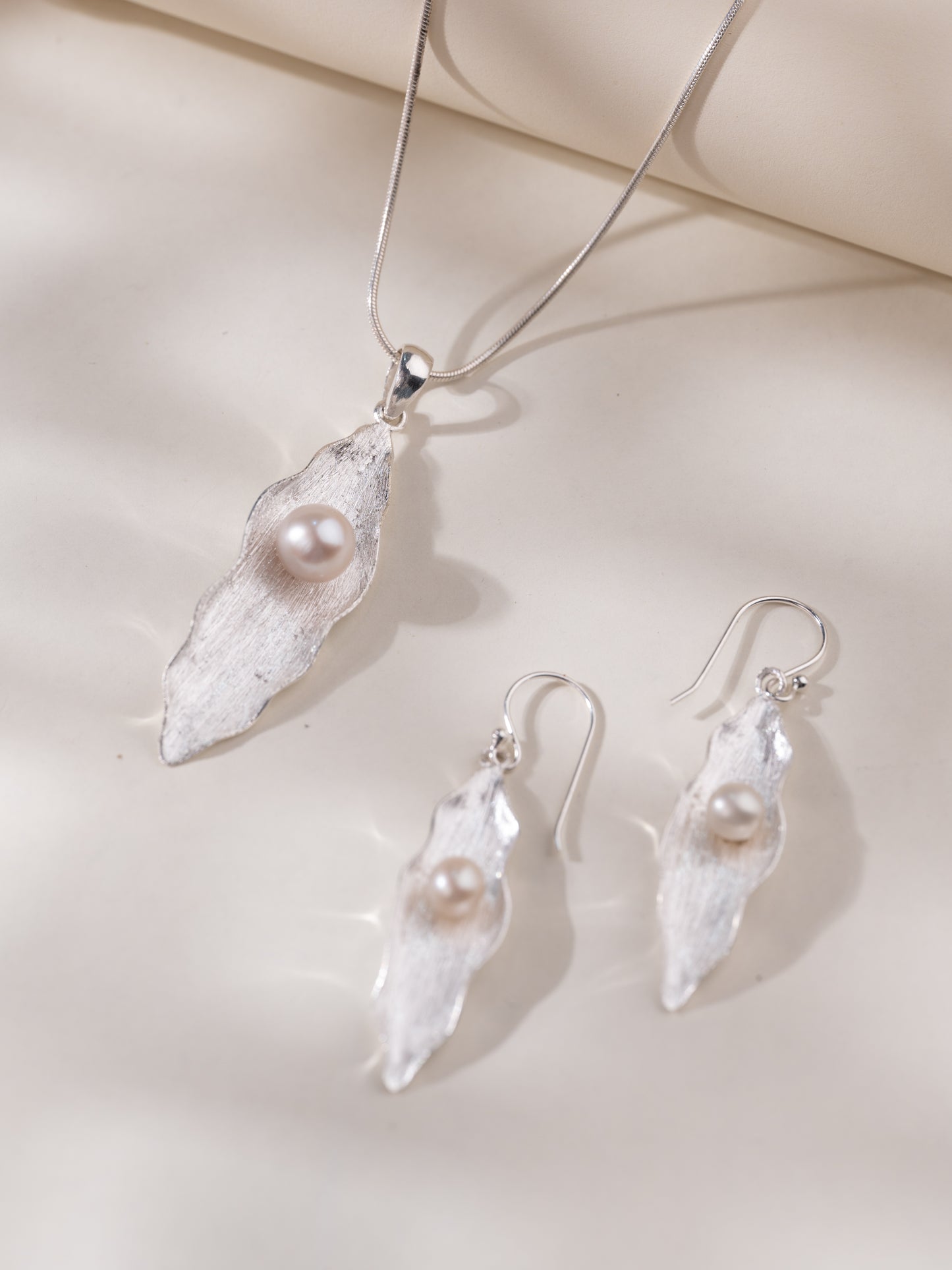 Aarna Pearl Pendant Set