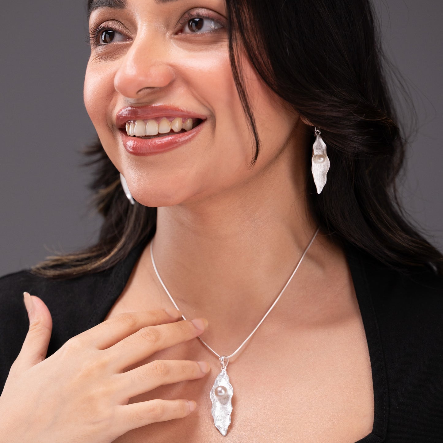 Aarna Pearl Pendant Set